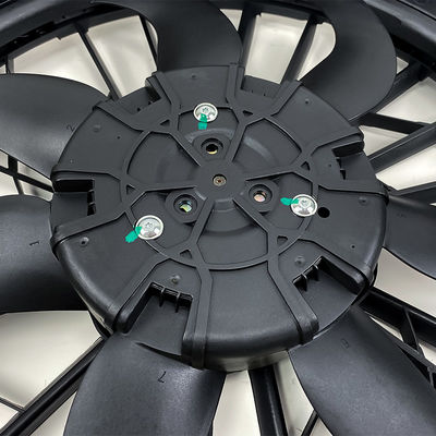 สร้างในหลอมรถยนต์รถไฟฟ้า รีเดียเตอร์เย็นแฟนสําหรับ W211 C219